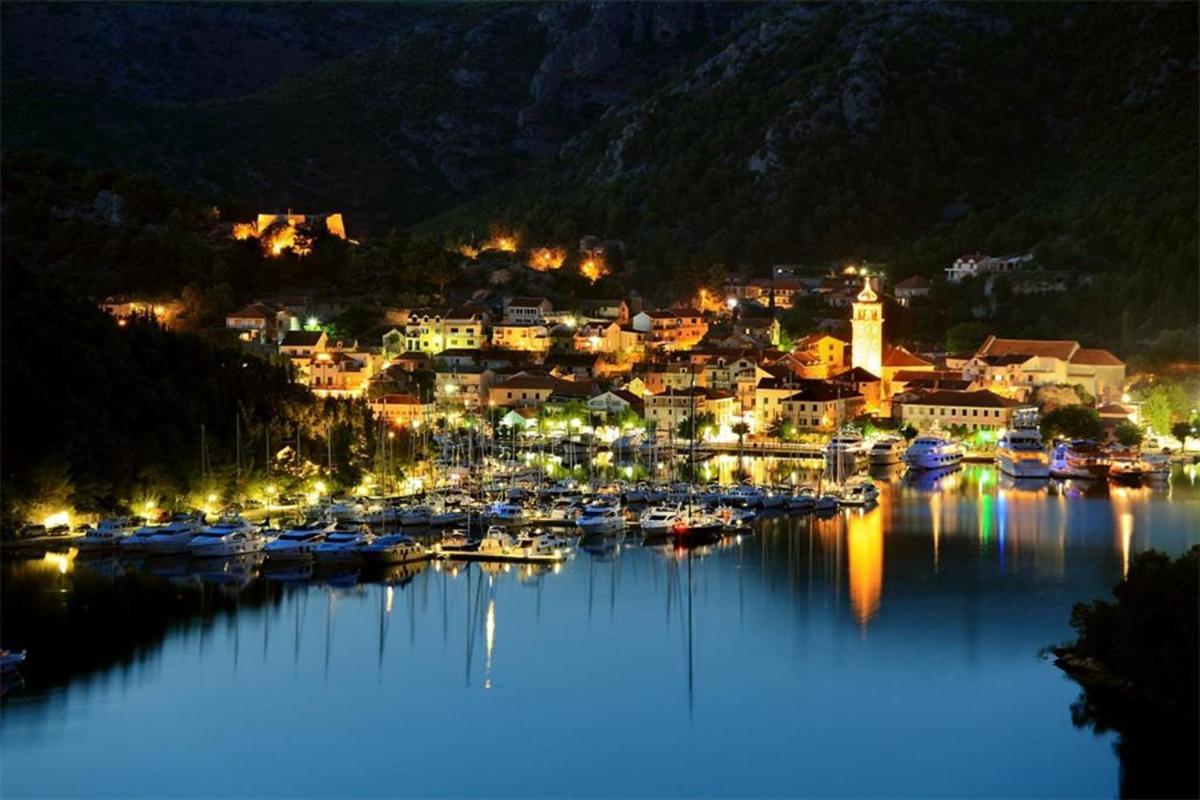 Apartment Cagle - Dream View And Full Privacy In Oasis Of Peace Skradin